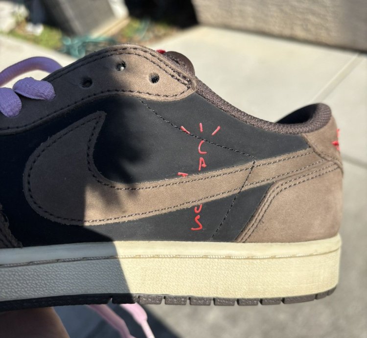 Travis Scott Jordan 1 Low Mocha