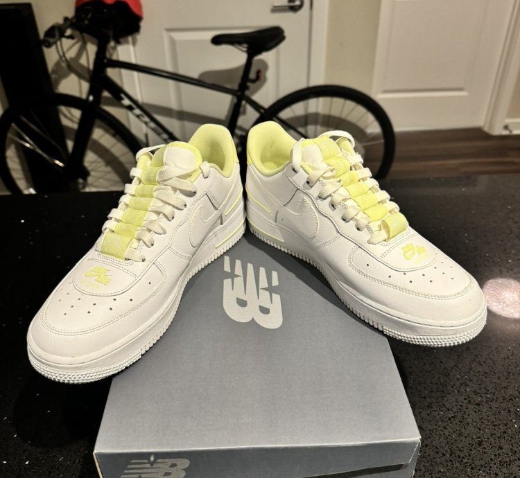 Air Force 1 07 Lv8 Double Air Pack - White Barely Volt