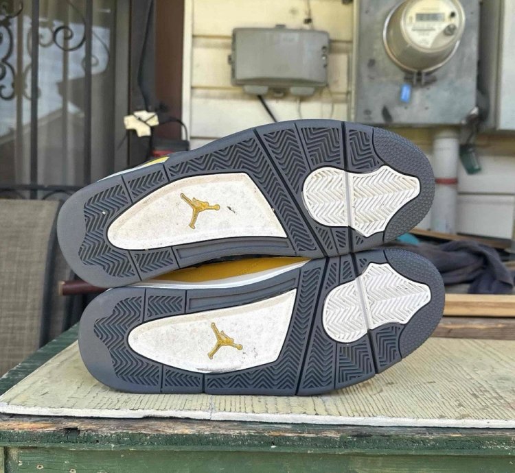 Air Jordan 4 Retro Lightning