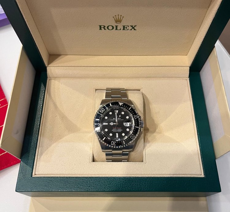 Rolex Sea-dweller 2023 Full Box Worn Twice