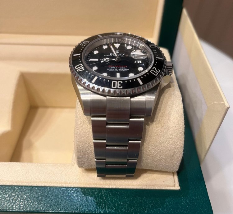Rolex Sea-dweller 2023 Full Box Worn Twice