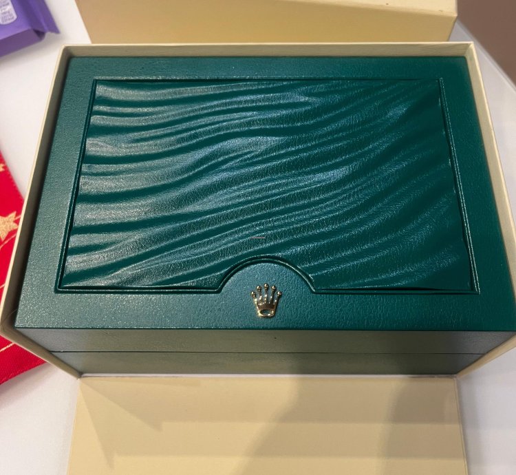 Rolex Sea-dweller 2023 Full Box Worn Twice