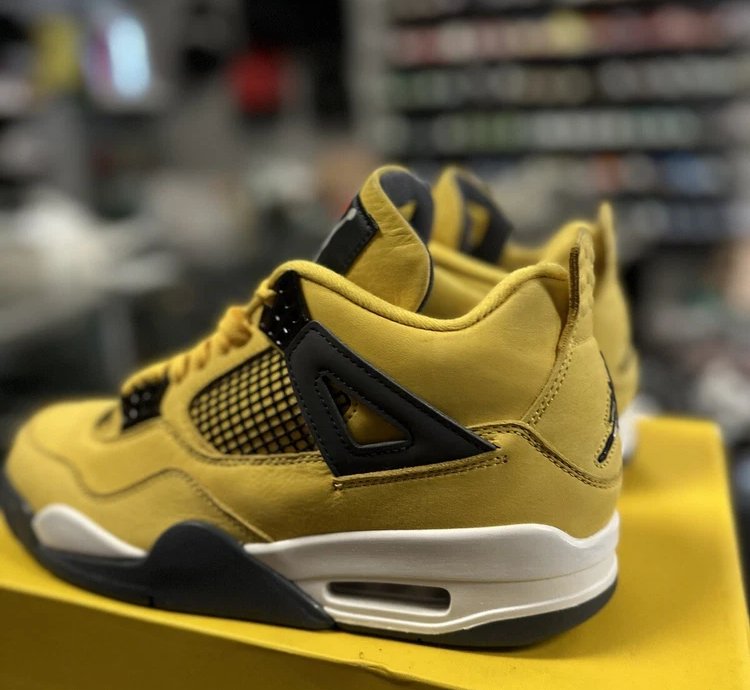 Air Jordan 4 Retro Lightning