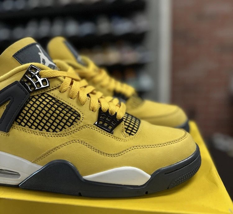 Air Jordan 4 Retro Lightning