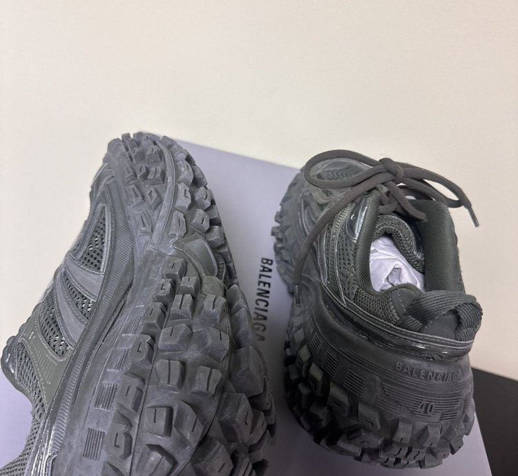 Balenciaga Green Defender Bounce Sneaker