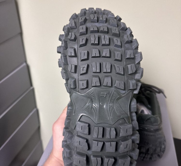 Balenciaga Green Defender Bounce Sneaker
