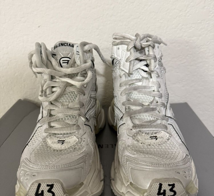 Balenciaga High Top Runner Sneaker White 43
