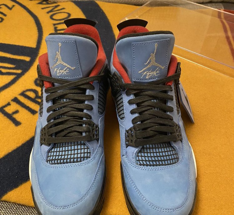 Travis Scott Jordan 4 Retros