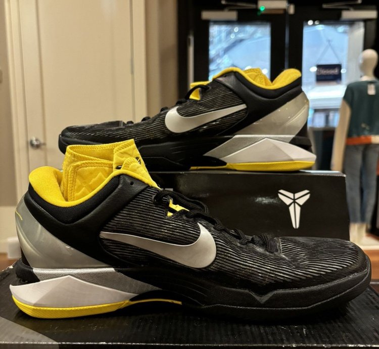 Nike Zoom Kobe 7 Supreme Del Sol