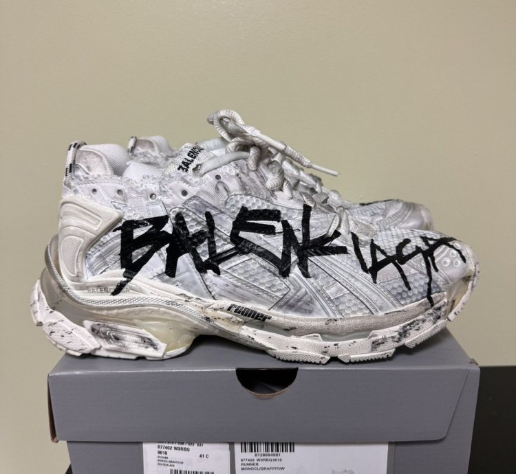 Balenciaga Low Top Runner Graffiti