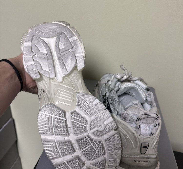 Balenciaga Low Top Runner Graffiti