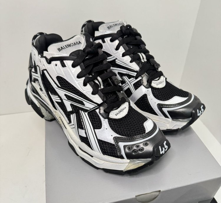 Balenciaga Men Runner Sneaker Black White Sz 12 Us 45 Eu