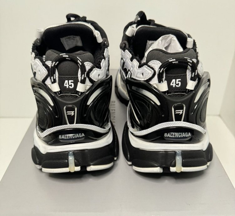 Balenciaga Men Runner Sneaker Black White Sz 12 Us 45 Eu