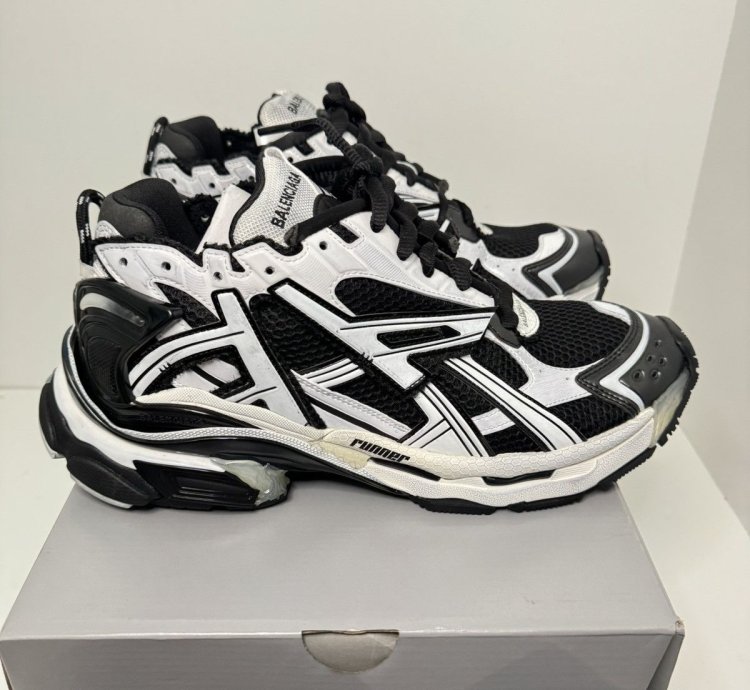 Balenciaga Men Runner Sneaker Black White Sz 12 Us 45 Eu
