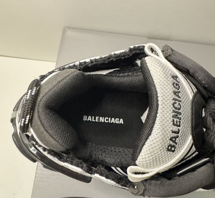 Balenciaga Men Runner Sneaker Black White Sz 12 Us 45 Eu