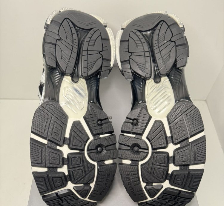 Balenciaga Men Runner Sneaker Black White Sz 12 Us 45 Eu