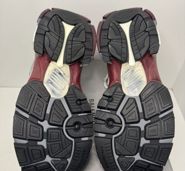 Balenciaga Men Runner Sneaker Burgundy Sz 13 Us 46 Eu