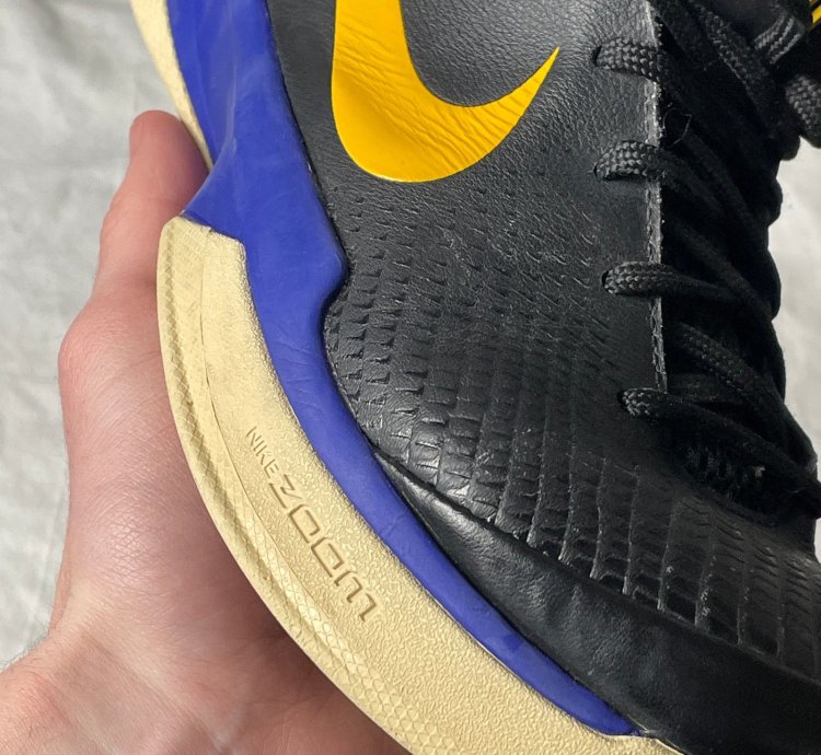 Nike Zoom Kobe Lakers Home Venomenon