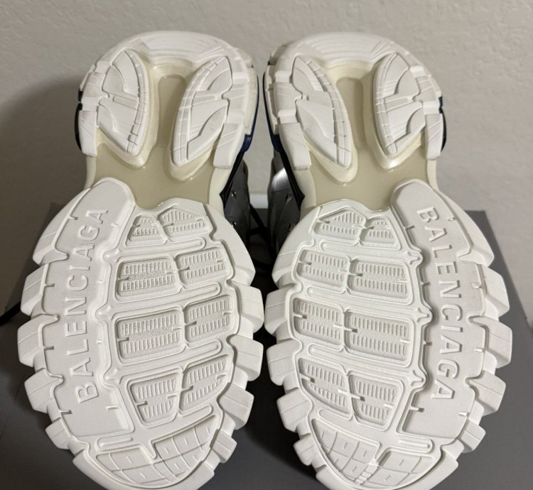 Balenciaga Metallic Track Led Sneaker 45