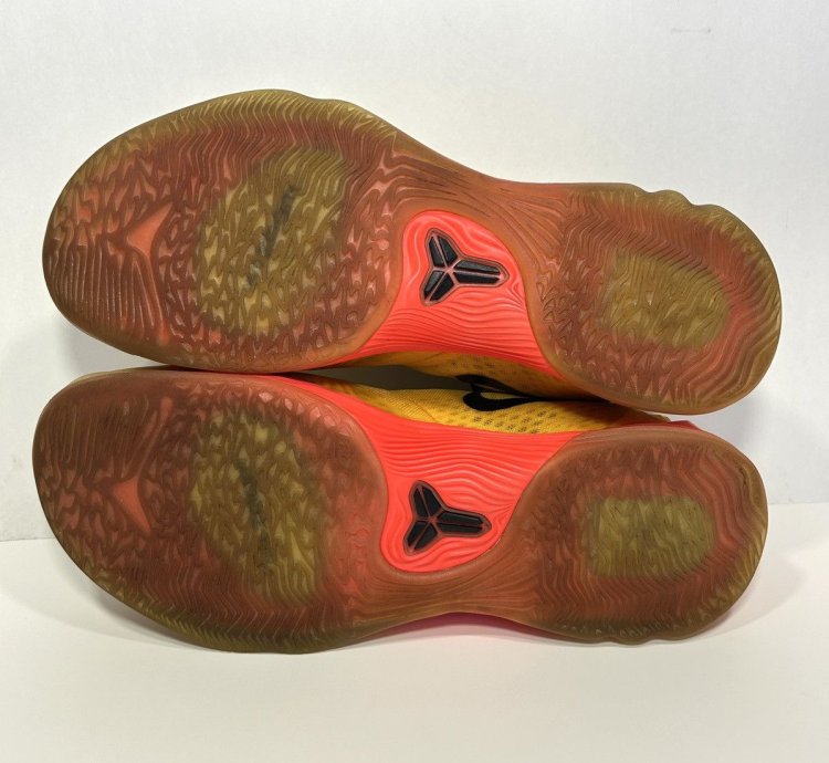 Nike Zoom Kobe Venomenon 5 University Gold Shoes Size 10 5