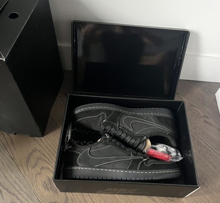 Travis Scott Jordan Phantom Black Low worn Once