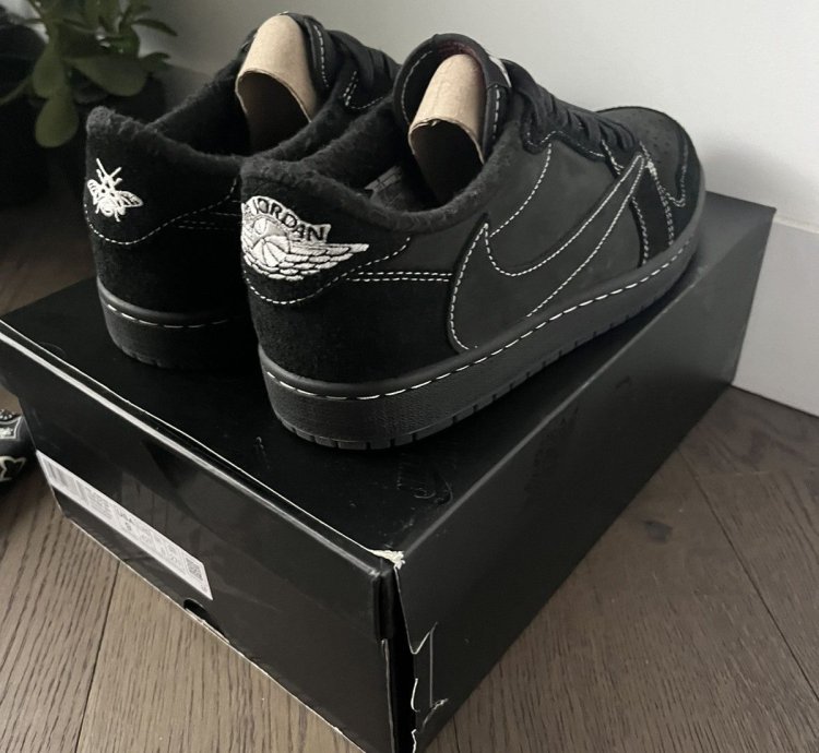 Travis Scott Jordan Phantom Black Low worn Once
