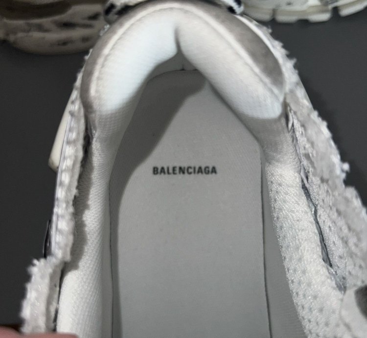 Balenciaga Off-white Runner Graffiti Sneaker