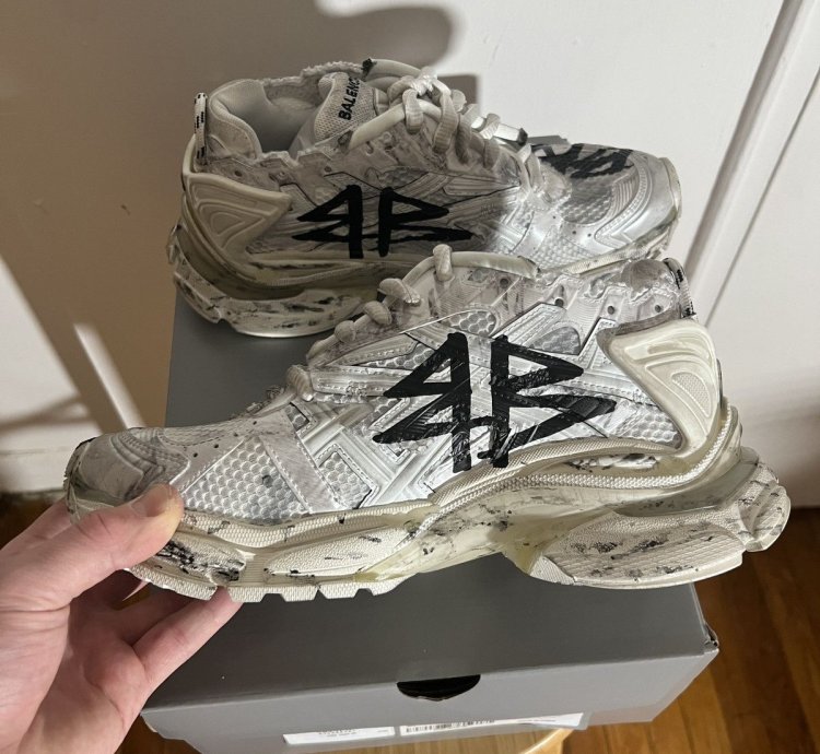 Balenciaga Off-white Runner Graffiti Sneaker
