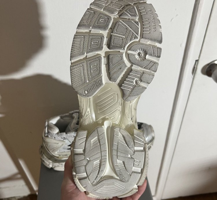 Balenciaga Off-white Runner Graffiti Sneaker