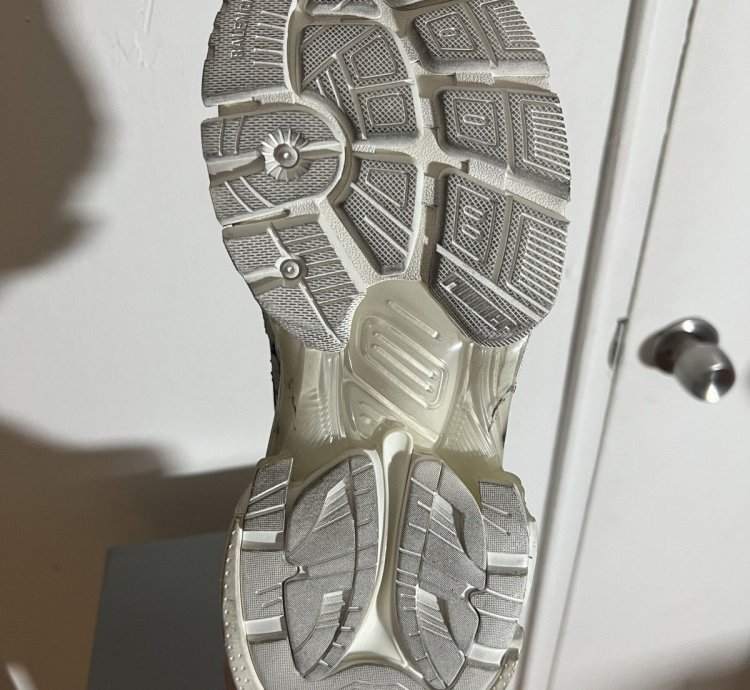Balenciaga Off-white Runner Graffiti Sneaker