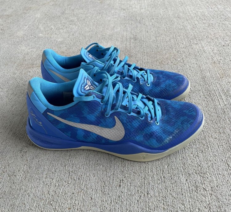Rare Kobe 8 Blue Glow