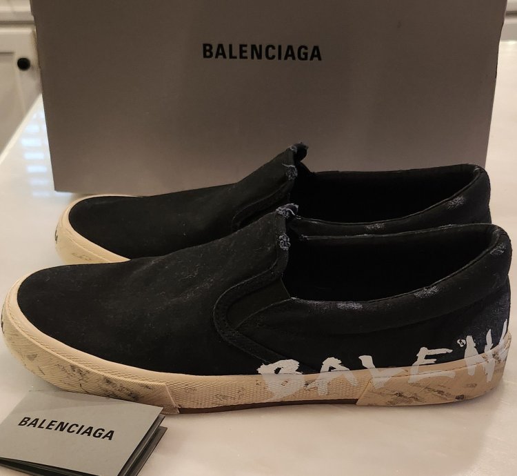 Balenciaga Paris Graffiti Distressed Slip-on