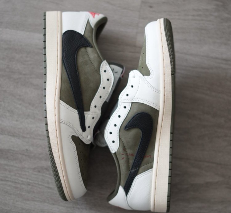 Travis Scott Medium Olive