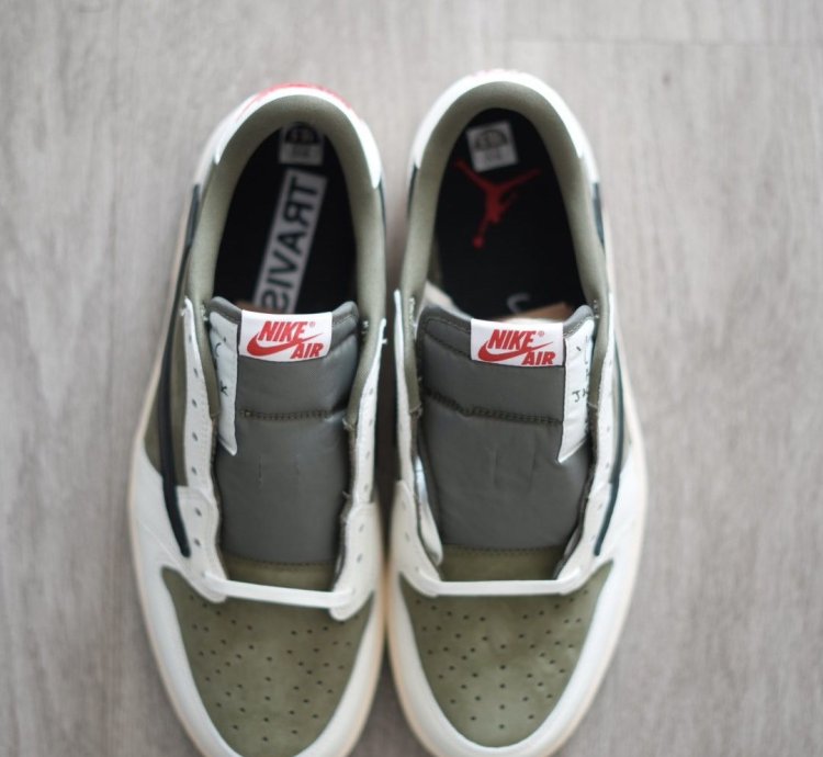Travis Scott Medium Olive