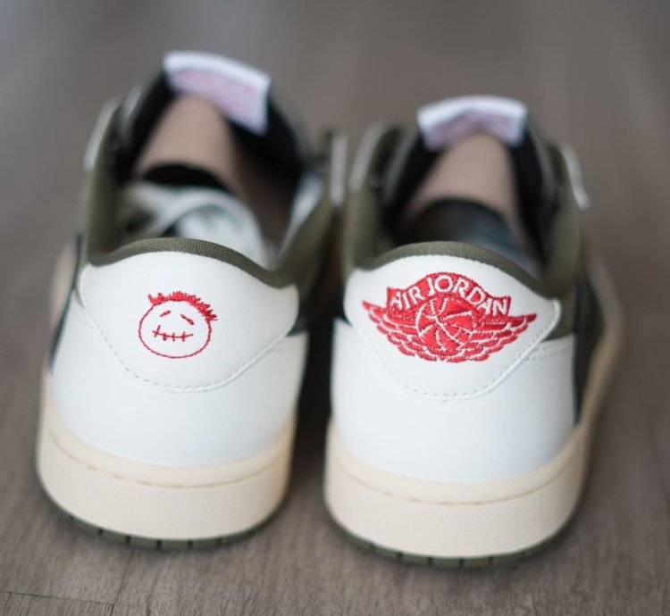 Travis Scott Medium Olive