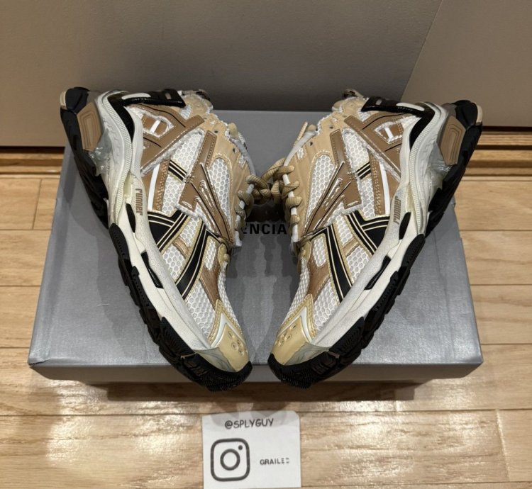 Balenciaga Runner Beige Black White Sz 41