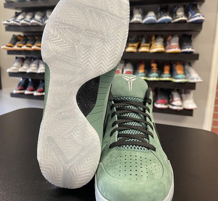 Size 10 - Nike Kobe 4 Protro Girl Dad Fq3545-300 Men