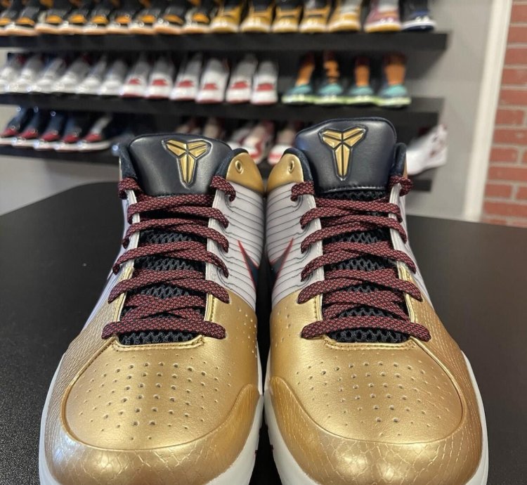 Size 10 - Nike Kobe 4 Protro Gold Medal fq3544-100 Men