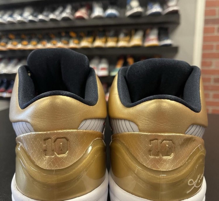 Size 10 - Nike Kobe 4 Protro Gold Medal fq3544-100 Men