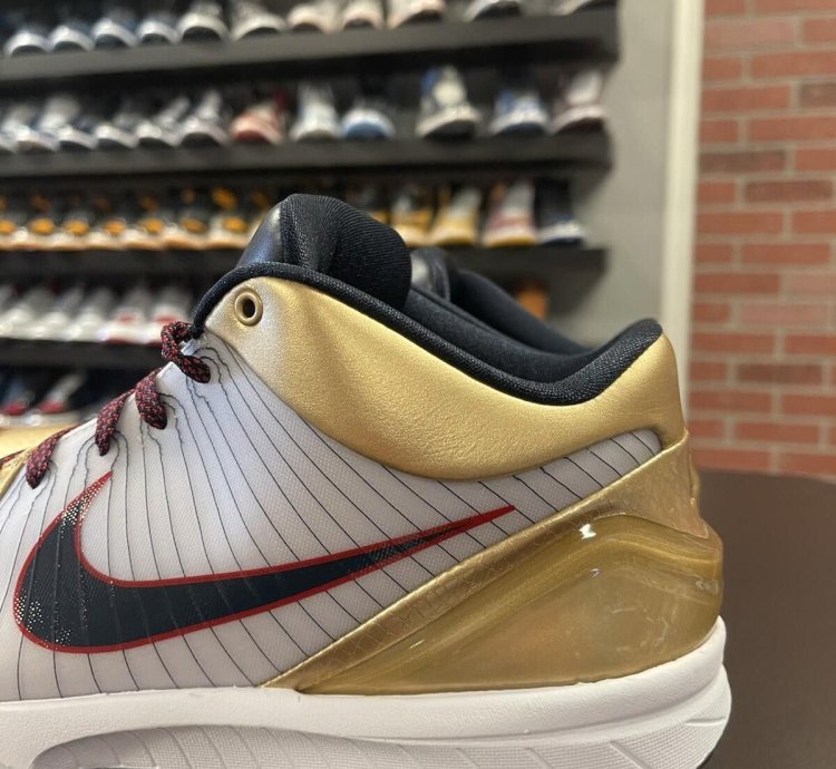Size 10 - Nike Kobe 4 Protro Gold Medal fq3544-100 Men