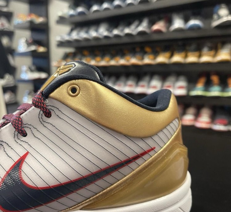 Size 10 - Nike Kobe 4 Protro Gold Medal fq3544-100 Men