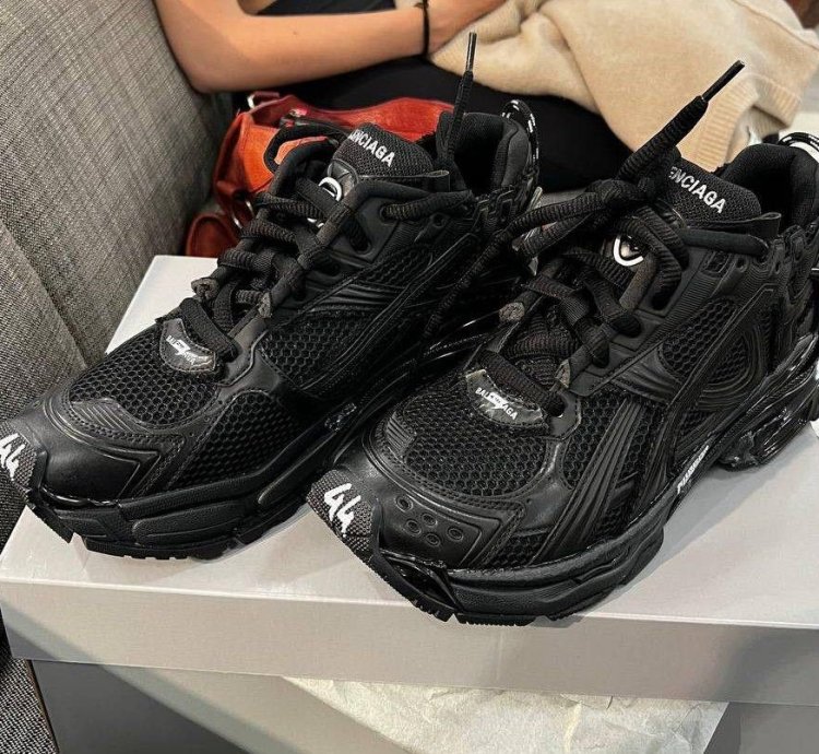 Balenciaga Runner Black