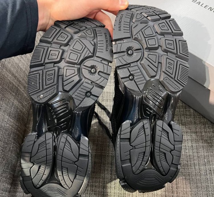 Balenciaga Runner Black