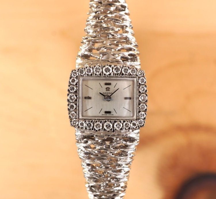Omega Ladies Gilbert Albert 28 Diamonds Naturalistic Design Rare Frisson Or