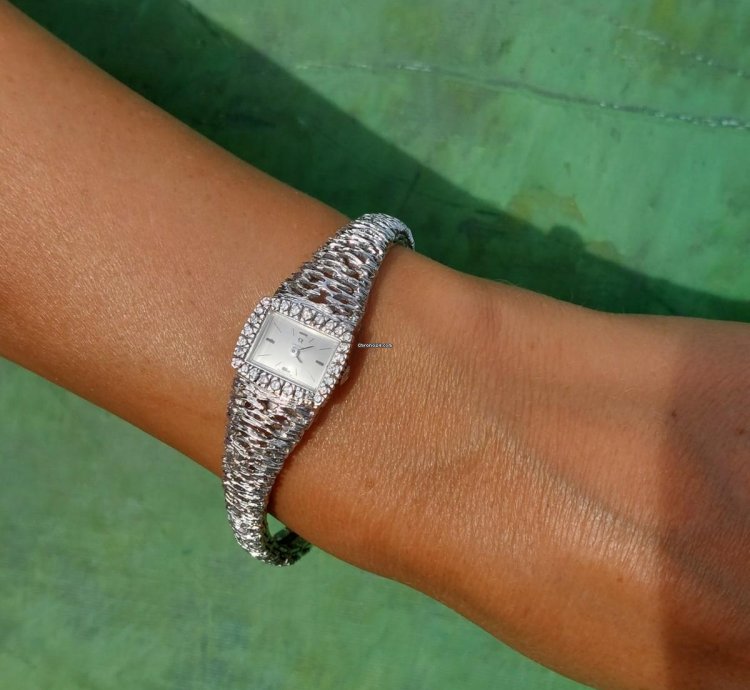 Omega Ladies Gilbert Albert 28 Diamonds Naturalistic Design Rare Frisson Or