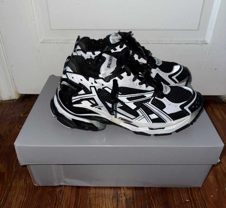 Balenciaga Runner Black White