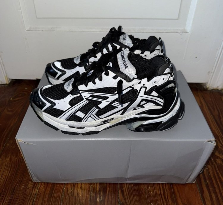 Balenciaga Runner Black White