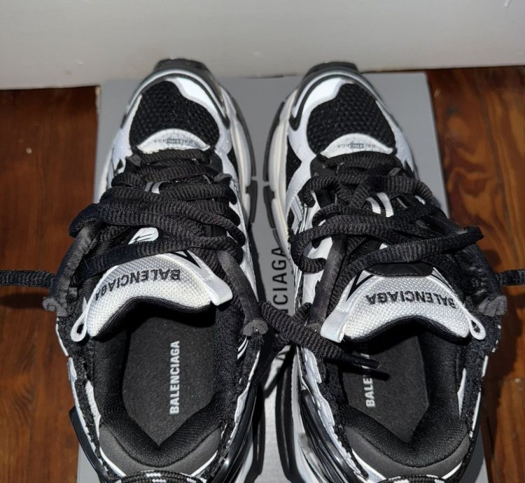 Balenciaga Runner Black White