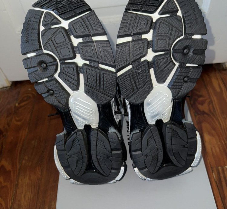 Balenciaga Runner Black White