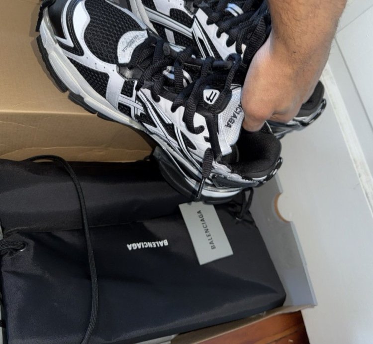 Balenciaga Runner Black White